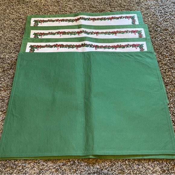 6-Holiday placemats 18”x 14” White with green trim and holly wrapped around - Picture 3 of 4